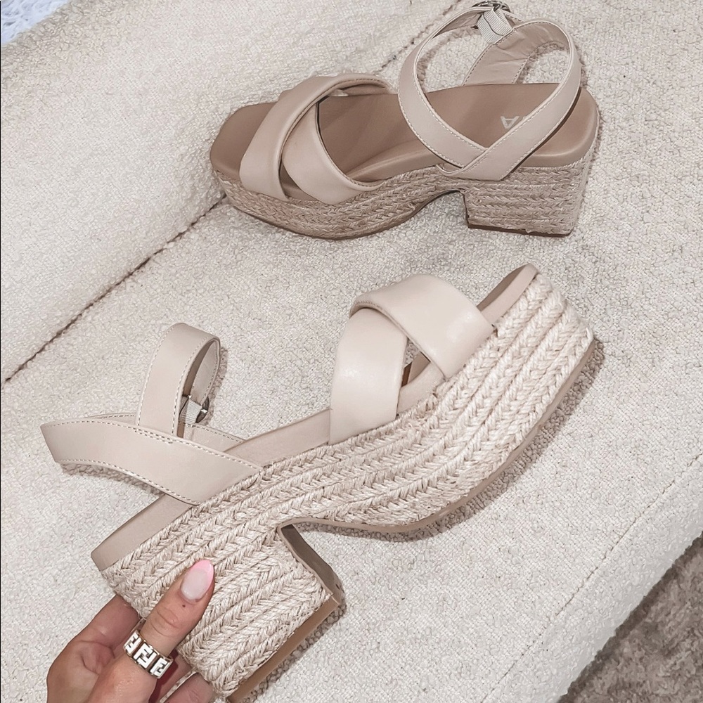 MIA Havana Beige Platform Heels Size 10